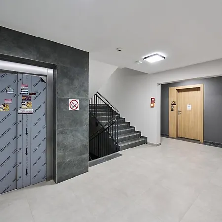 Nowa Manufaktura Krzyki By Renters *